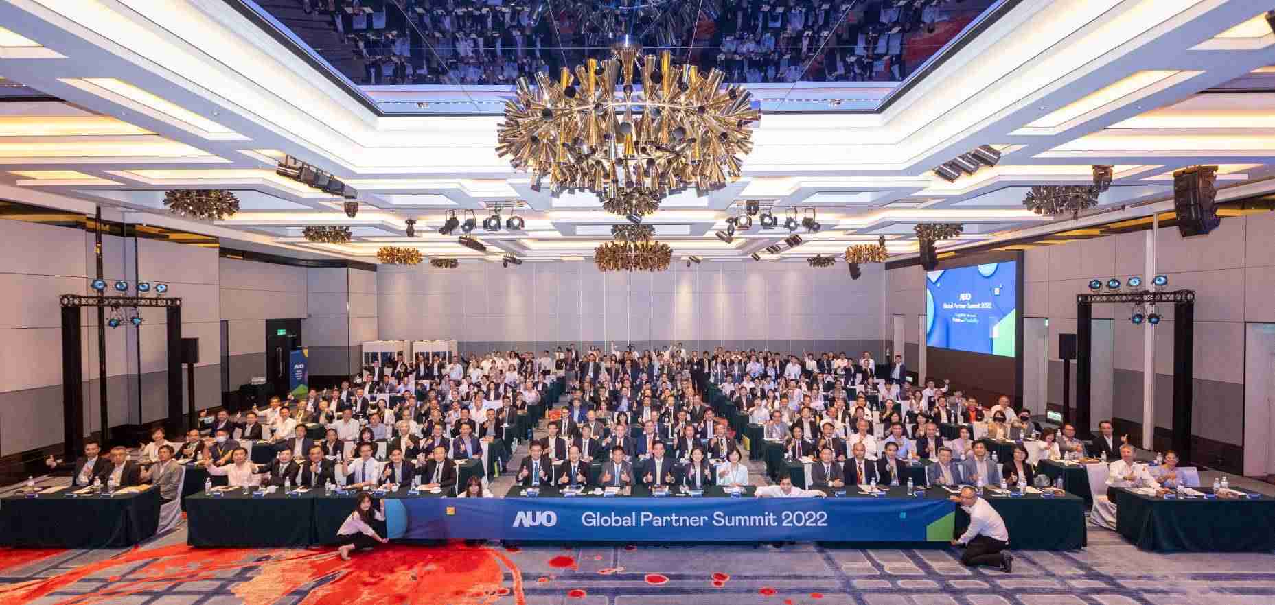 友達推動「安心、、、、創新、、用心、、、、同心、、盡心」五星職旅，，，，為菲籍員工打造全方位照護，，首度贏得「人權實踐與發展領袖獎」殊榮