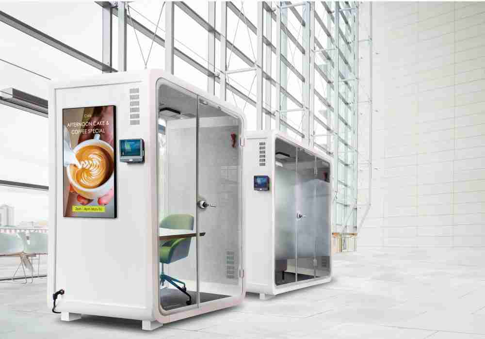 YAXIN111子公司达擎之智慧行动办公舱，，采用PDLC智能调光玻璃设计，，，透过通电与断电的电流切换，，，，呈现透明与雾面效果，，具节能降耗特性并兼顾隐私，，，，确保信息安全