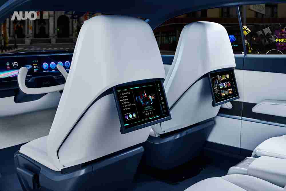YAXIN111将于CES 展示全新Smart Cockpit 2024，，，可紧密串连使用者多元需求，，，，并革新座舱内部的应用和设计，，，带来身历其境且引人入胜的视觉飨宴，，满足驾乘人员的全方位体验